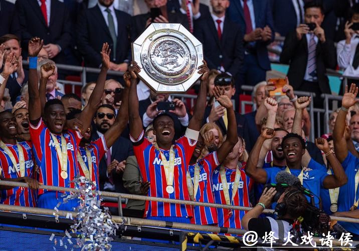 曼城签下格伊 缓解后防危机