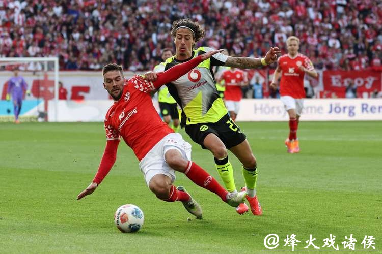 德甲-多特主场0-2负美因茨 莱比锡被追2球主场平