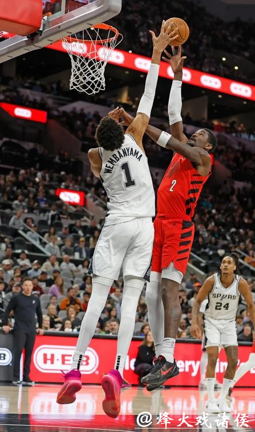 文班34+13+11马刺险胜国王 独行侠力克开拓者